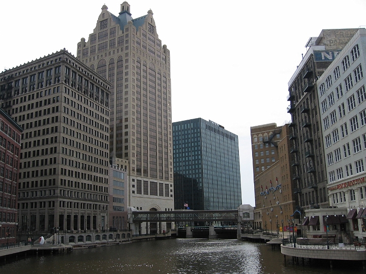07 Milwaukee river downtown.JPG